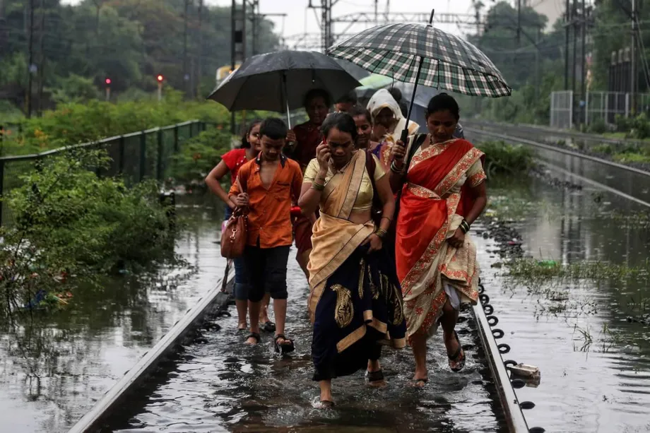 বর্ষার বন্যায় কেন অচল হয়ে পড়ে ভারতের শহরগুলো: নগর সংকটের কারণ অনুসন্ধান