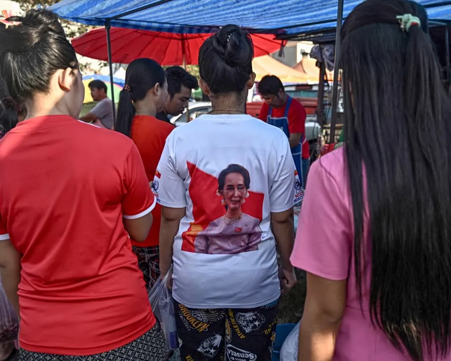 সহায়তা কমা ও শ্রমিক সংকটের মধ্যে মিয়ানমারের শরণার্থীদের বৈধ চাকরির সুযোগ দিচ্ছে থাইল্যান্ড