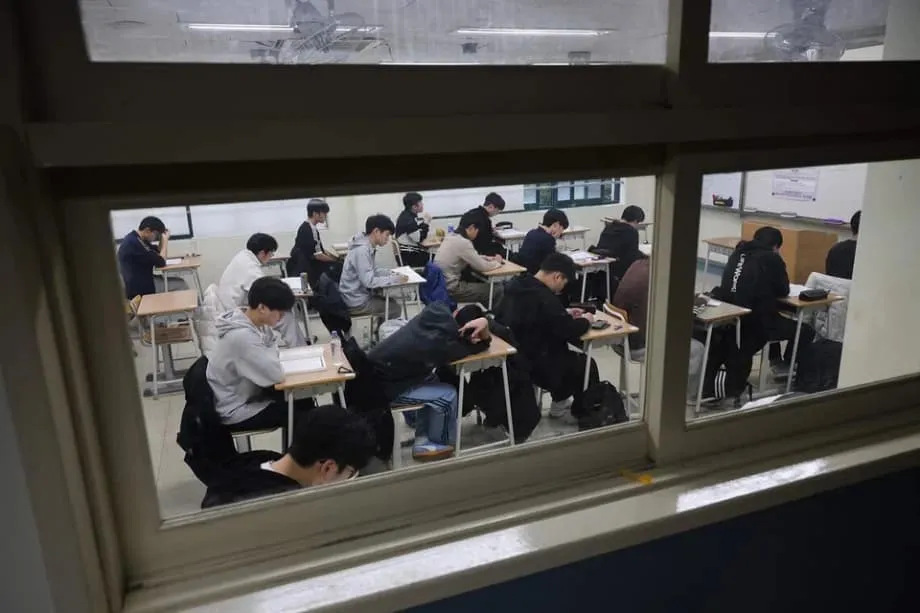 পরিবর্তনের হাওয়া: সিউলের অভিজাত বিশ্ববিদ্যালয় ও চিকিৎসাশাস্ত্র থেকে মুখ ফিরিয়ে নিচ্ছেন দক্ষিণ কোরিয়ার শিক্ষার্থীরা